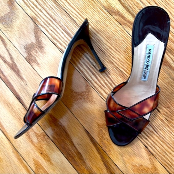 Manolo Blahnik Tortoise Shell PVC/ Patent Leather Heels . 36 1/2. - Picture 3 of 3